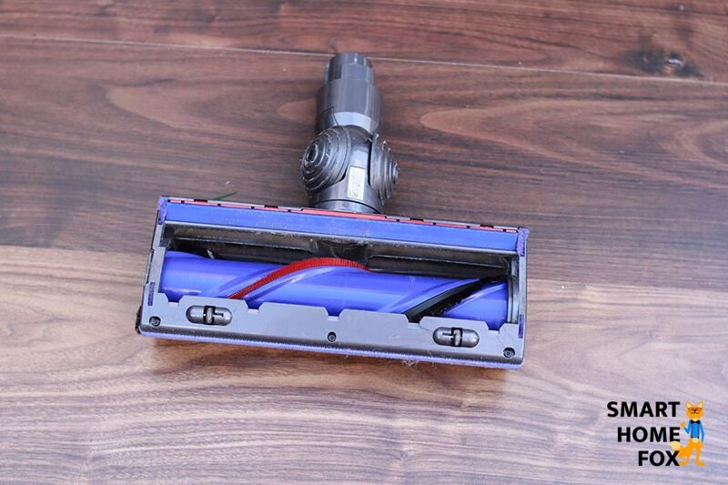 The standard electric brush of the Dyson V8 Absolute